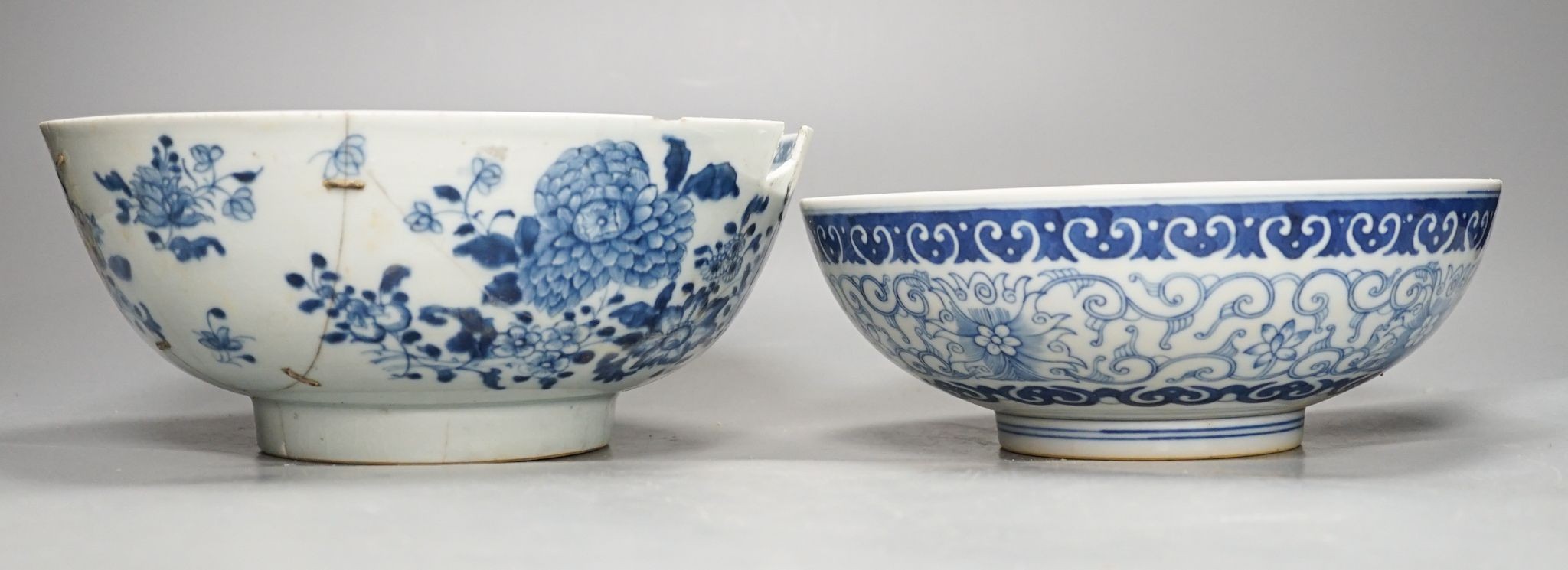 Two Chinese blue and white bowls, one a.f. 23cm